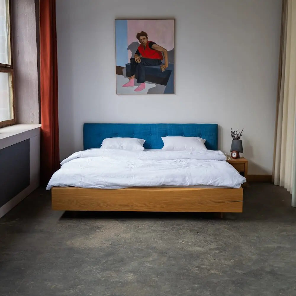 Bett "Schwebend" aus Eiche mit Designtextilkopfteil - Image #8