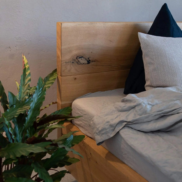 Bett Industriedesign von Woodboom aus Massivholz