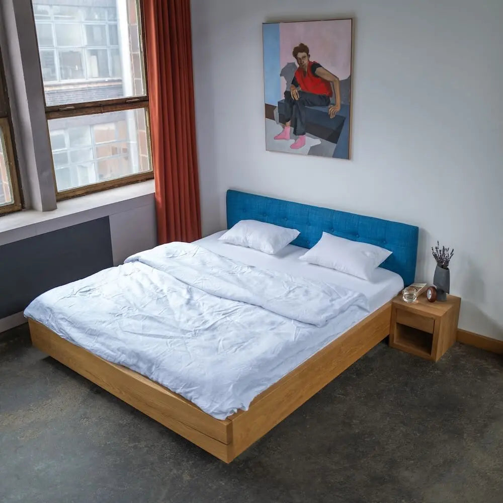 Bett "Schwebend" aus Eiche mit Designtextilkopfteil - Image #4