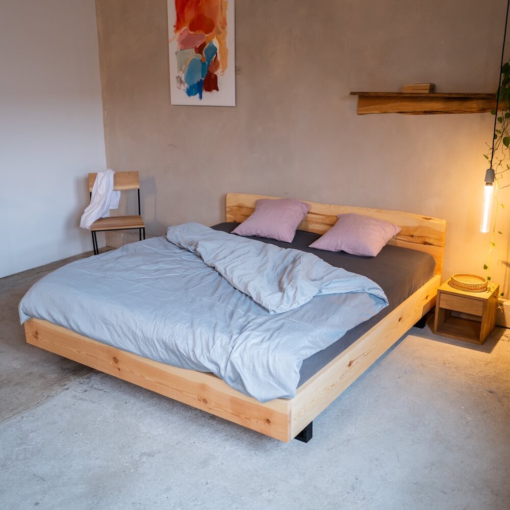 Massivholzbett