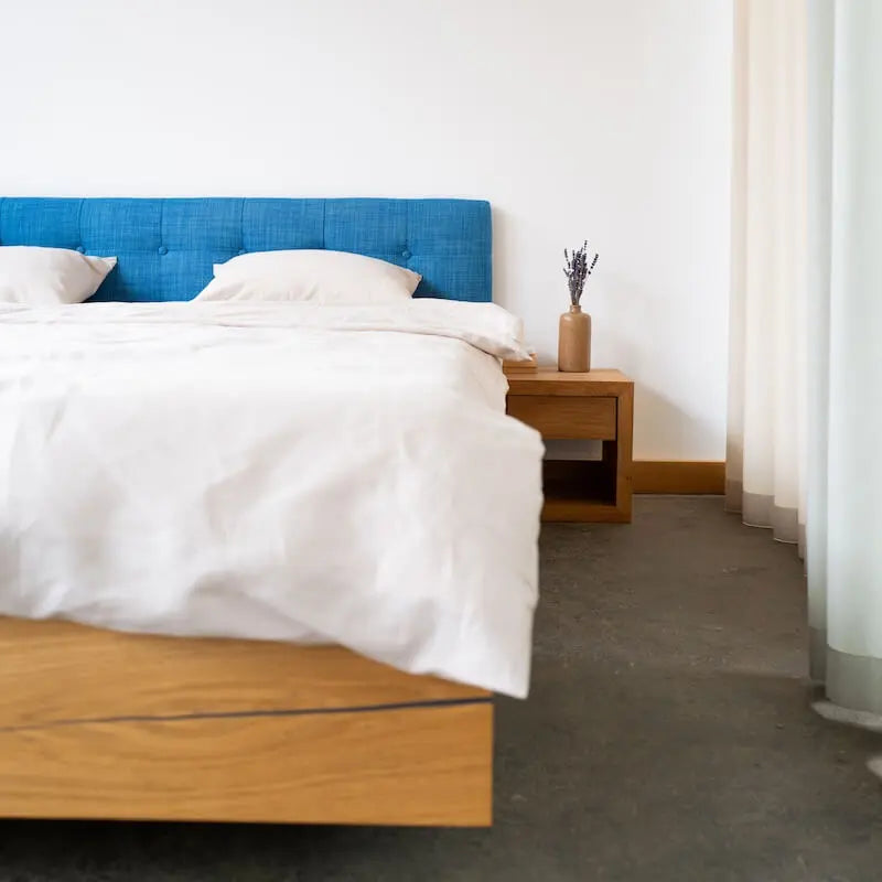 Bett "Kufen" aus Eiche mit Designtextilkopfteil - Image #7