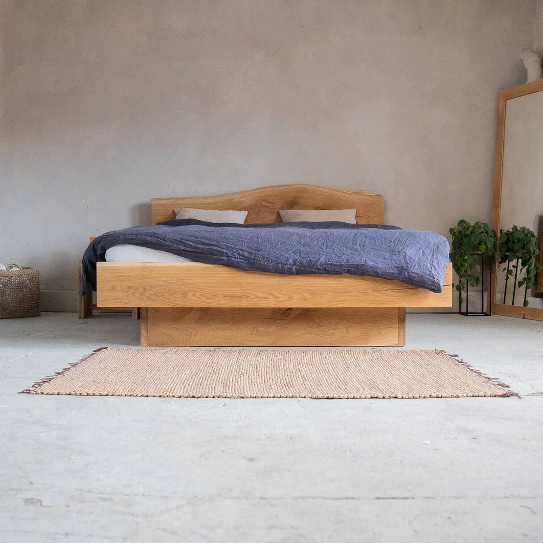 Bett mit Stauraum