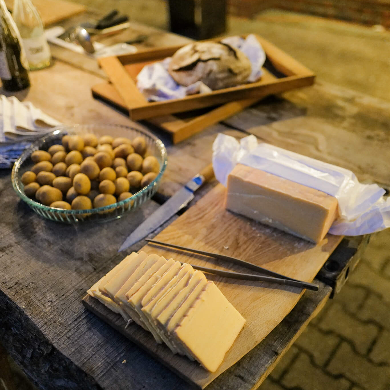 Käse und Zutaten für Raclette